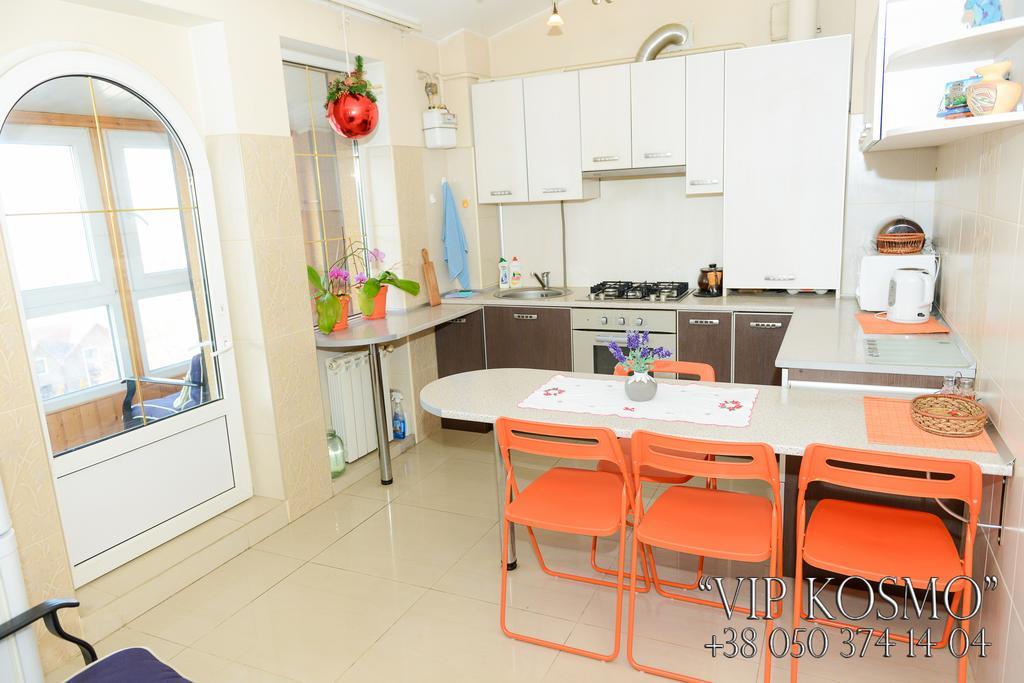 Apart Club Kosmo Apartment Chernivtsi Ruang foto