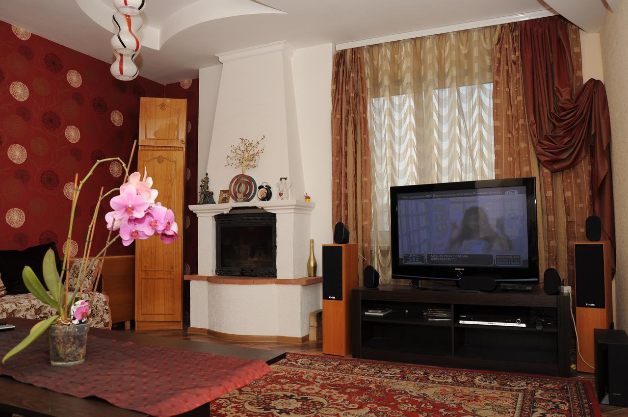 Apart Club Kosmo Apartment Chernivtsi Bagian luar foto