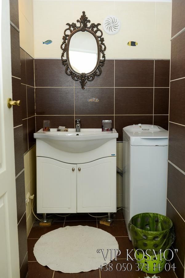 Apart Club Kosmo Apartment Chernivtsi Bagian luar foto