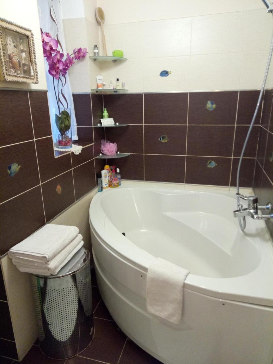 Apart Club Kosmo Apartment Chernivtsi Bagian luar foto