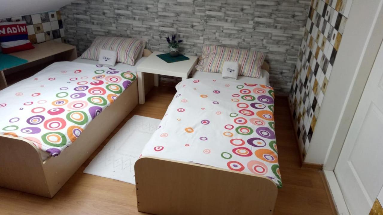 Apart Club Kosmo Apartment Chernivtsi Bagian luar foto
